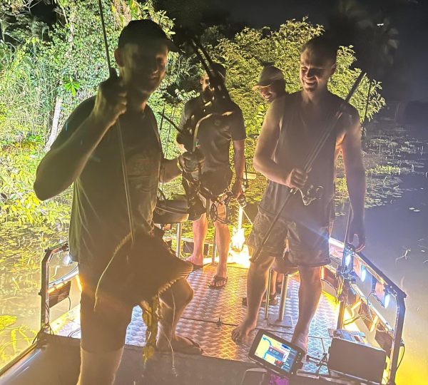 Fishing at Bolgoda Lake with Bowfishing Lanka.